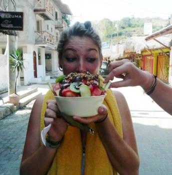 Montañita - Fruitsalade als ontbijt