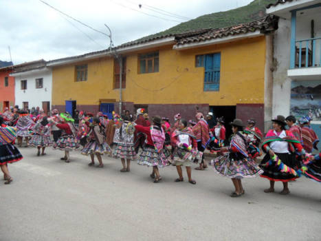 Peru - Traditionele klederdracht bij carnaval in Pisaq