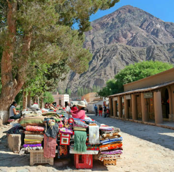 Argentinië - Colorful market in Purmamarca
