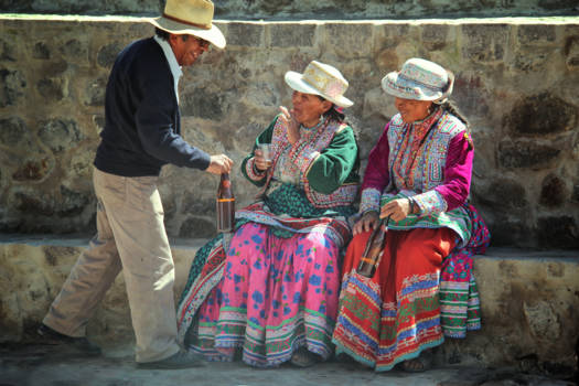 Colca Canyon - Biertje erbij tijdens 1 mei viering