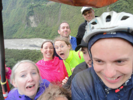 Baños - Actiefoto in een Ecuadoraans kabelbaantje