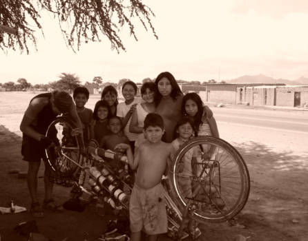 Peru - platte band in de woestijn - veel beziens