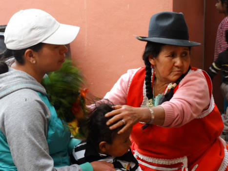 Cuenca - Laat je boze geesten uitdrijven door de Indianen op de markt in Cuenca, Ecuadir