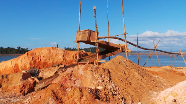 Brokopondo stuwmeer - Goudwinning aan het Brokopondomeer