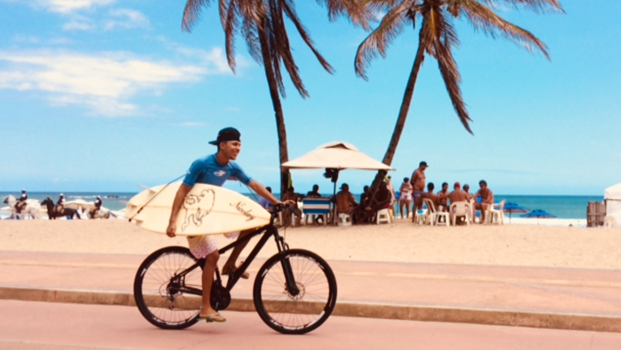 Brazilië - Surfing at Salvador