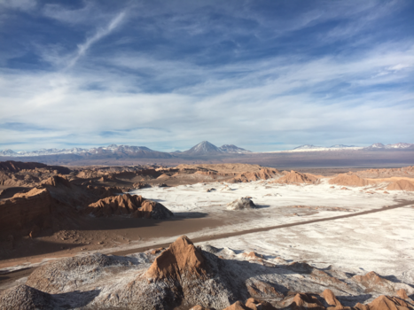 San Pedro de Atacama - De moon valley, op de achtergrond "the volcano of the people" - Licancabur