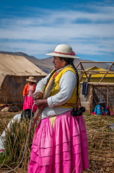 Titicacameer - Bewoonster van de rieteilanden in het Titicacameer