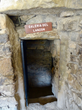 Peru - Chavin de Hantar, galeria del Lanzon, creepy!