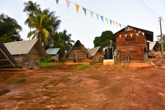 Boven Suriname - Oud dorp midden in de jungle”dorp pingpe”