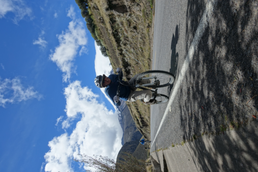 Volcán Chimborazo - Hoe sterk is de eenzame fietser die kromgebogen over zijn stuur tegen de wind.....