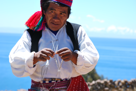 Titicacameer - Breiende man op Taquile