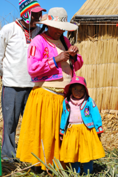 Titicacameer - Familie op de drijvende eilanden