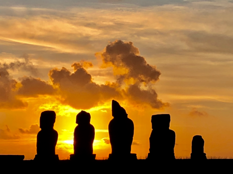 Paaseiland - Moai’s op Paaseiland( sunset)