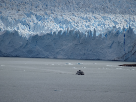 Los Glaciares National Park - IJsmassa (Perito Moreno Glacier) versus boot