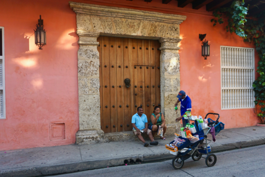 Cartagena - De zo gewaardeerde koffie in de vroege ochtend wordt gebracht