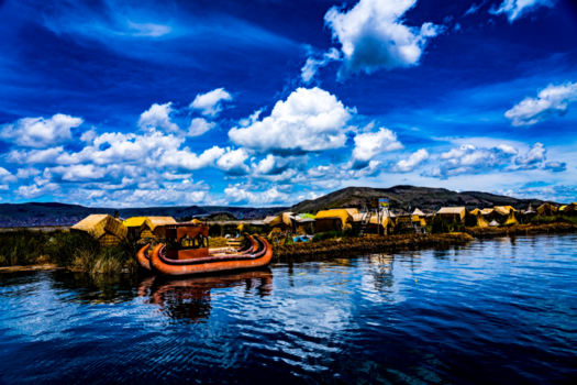 Peru - Titicacameer met rieten eilanden