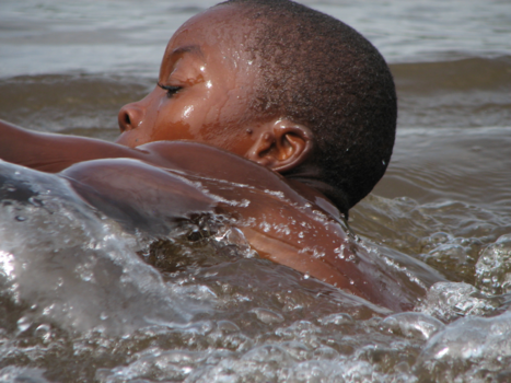 Suriname - Lekker zwemmen in de Amazone!