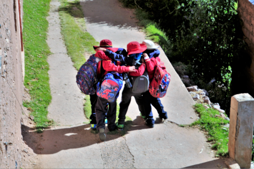 Peru - local children Amantani (titicacameer)