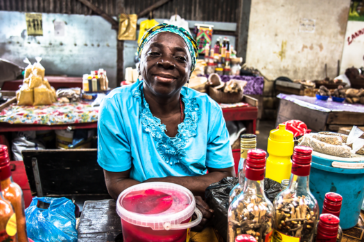 Suriname - "De kortste afstand tussen twee mensen is een glimlach.”