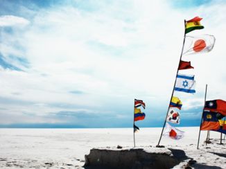 Salar de Uyuni - Flags