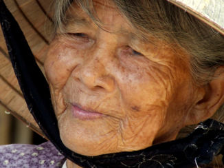 ANWB Vakantie - Mevrouw chi of Do Ba of een andere naam? Een vrouw die het bloedbad overleefde, door zich voor dood te houden, tussen de lijken