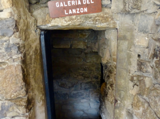 Peru - Chavin de Hantar, galeria del Lanzon, creepy!