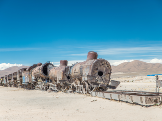 Rondreis Peru en Bolivia - treinenkerkhof bij Uyuni